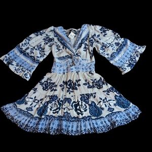 NWT Youth Floral Blue 3/4 Bell Flare Sleeve Dress Size Small